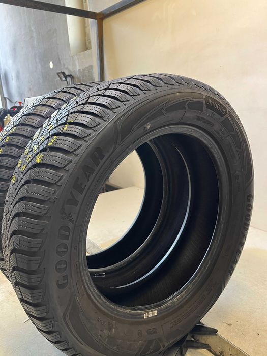 2x 205/60R16 GoodYear Ultra Grip 9+ 92H OZ207