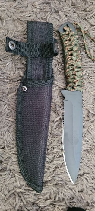 Faca Tática com Paracord – Sobrevivência e Outdoor