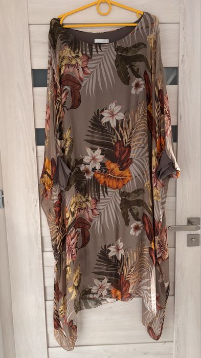 Sukienka „nietoperz” w kwiaty