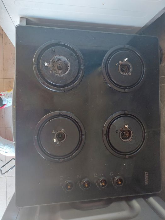 Placa e forno está tudo completo