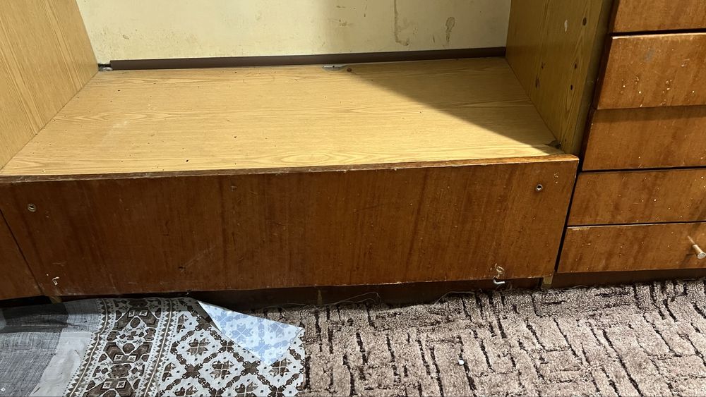 Шафа для одягу в коридор