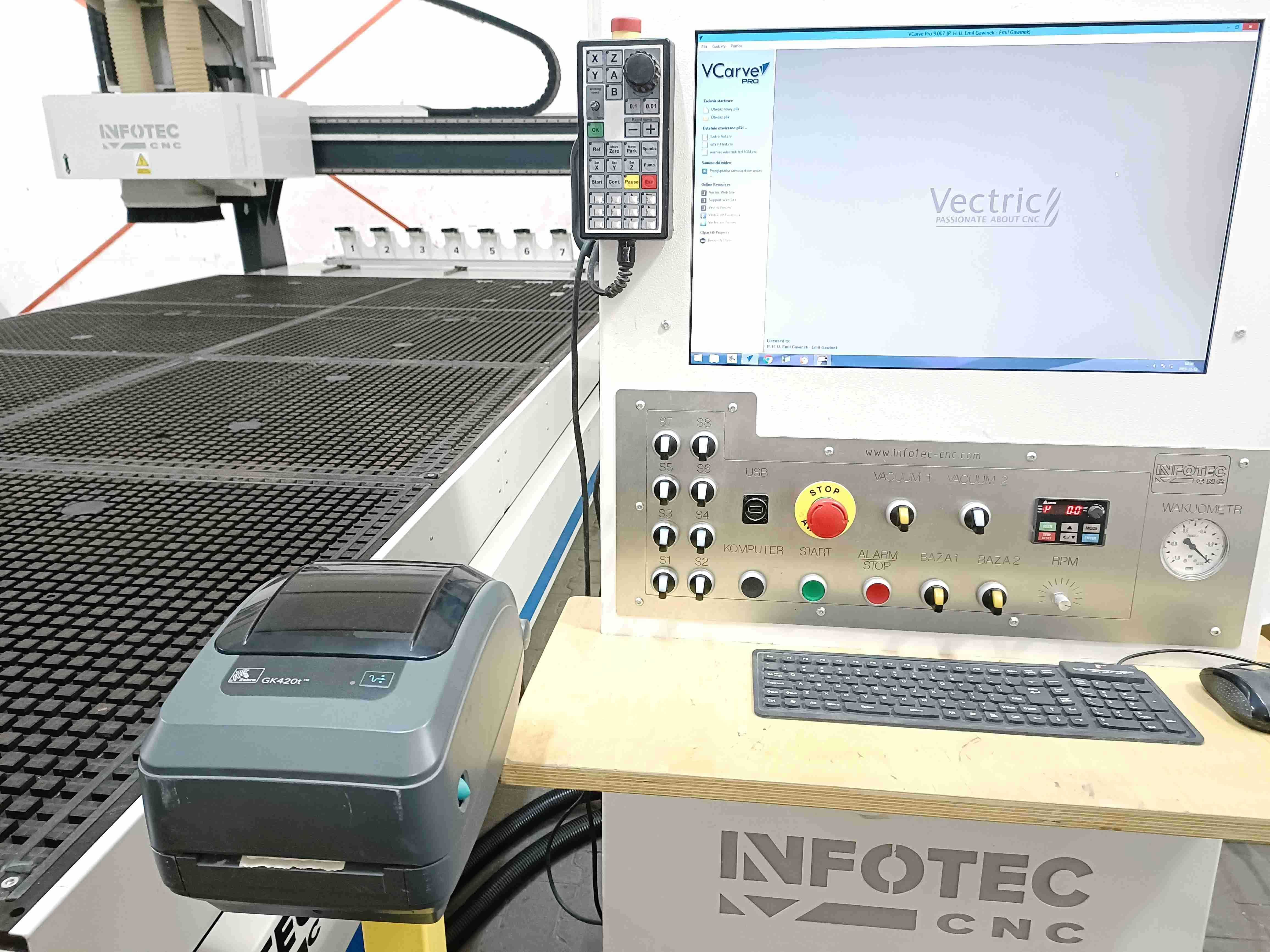 centrum obróbcze INFOTEC frezarka CNC ploter + wiertarka