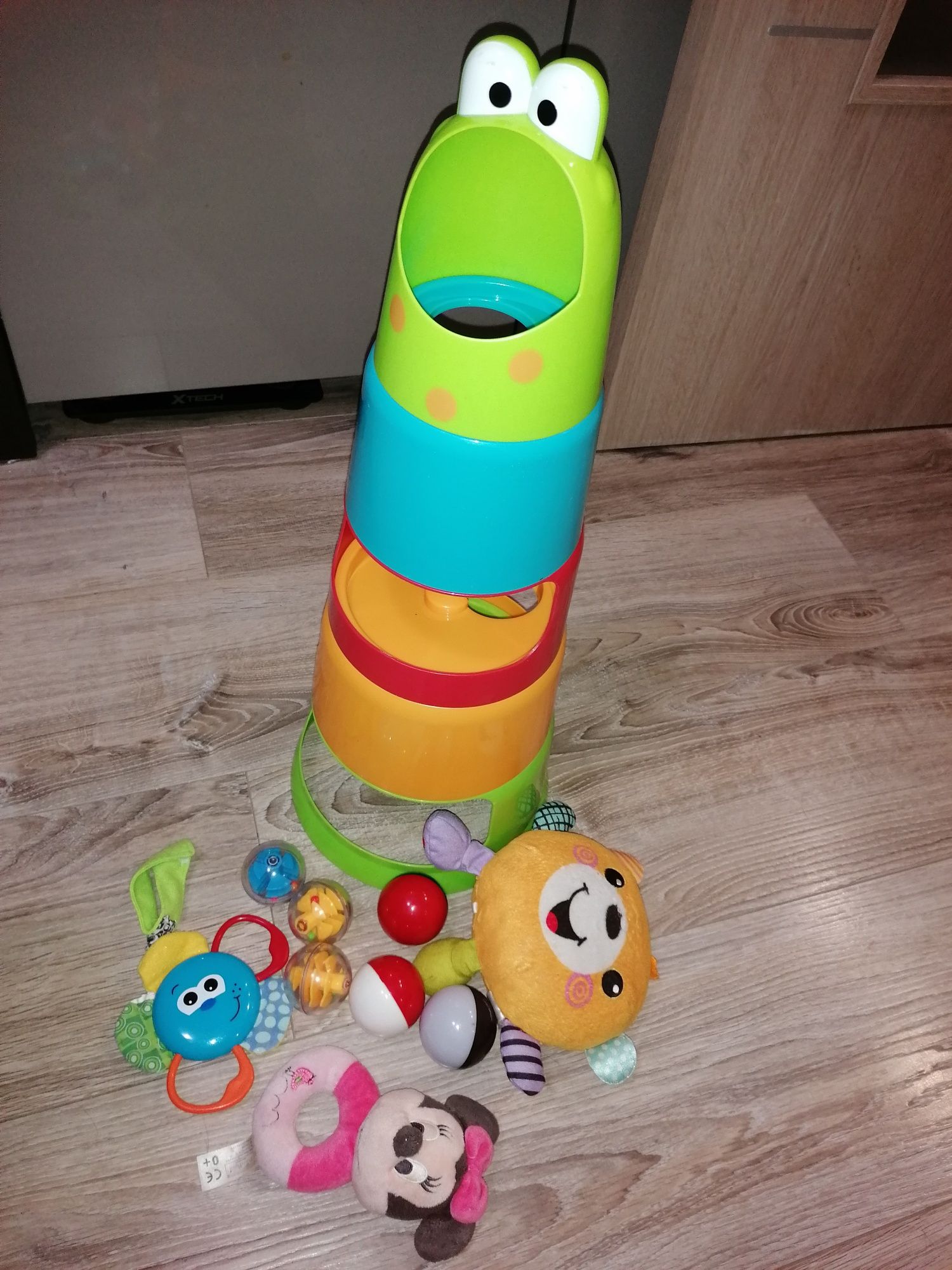 Zestaw zabawek wieża zjeżdżalnia kulek misiek Fisher Price