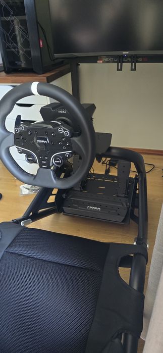 Moza R5 (Base + volante + pedais)