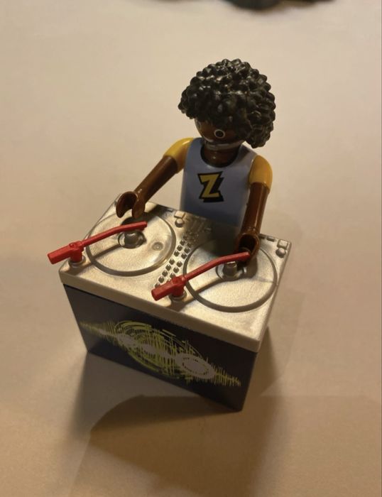 Playmobil : um boneco DJ como novo