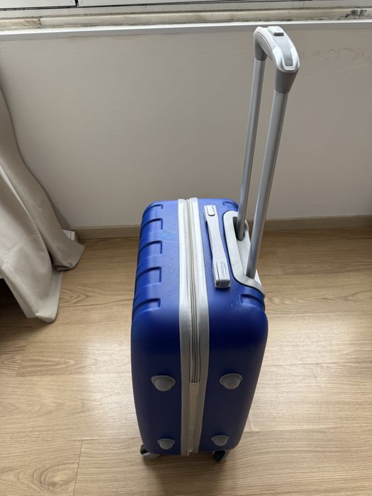 A convenient suitcase with 4 wheels