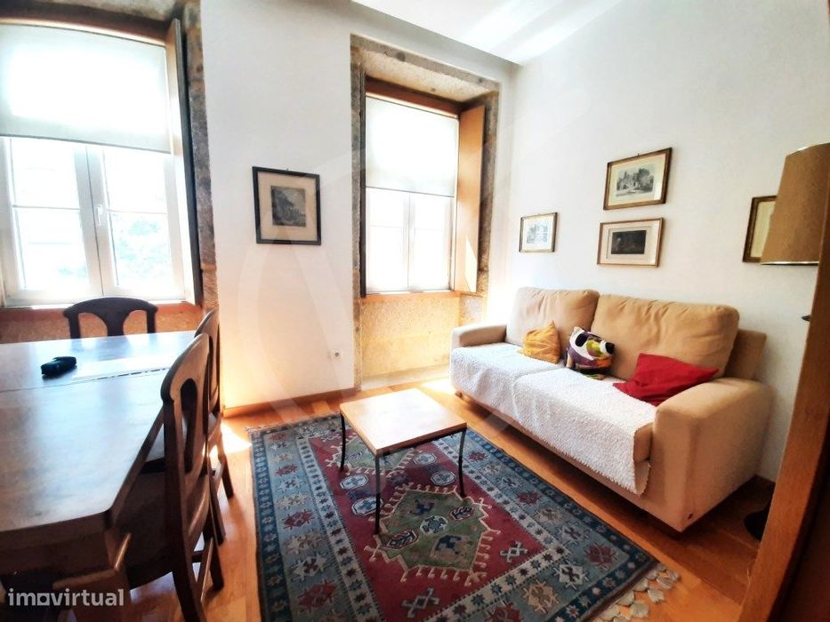 Moradia T2 Renovada com Garagem no Centro Histórico de Braga