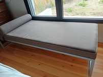 Chaise-longue com almofada