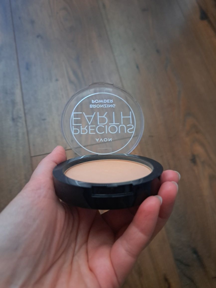 Puder brązujący Avon Precious Earth