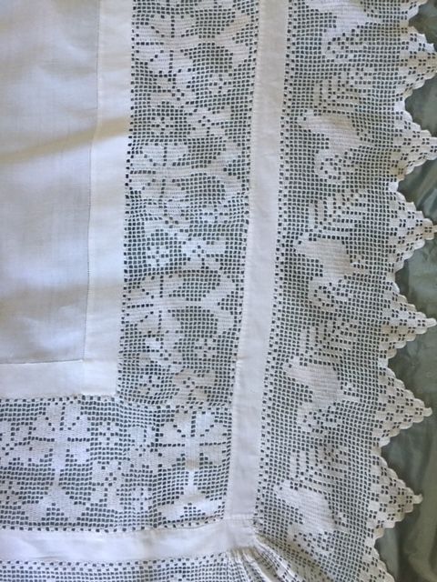 Toalha de cómoda muito antiga