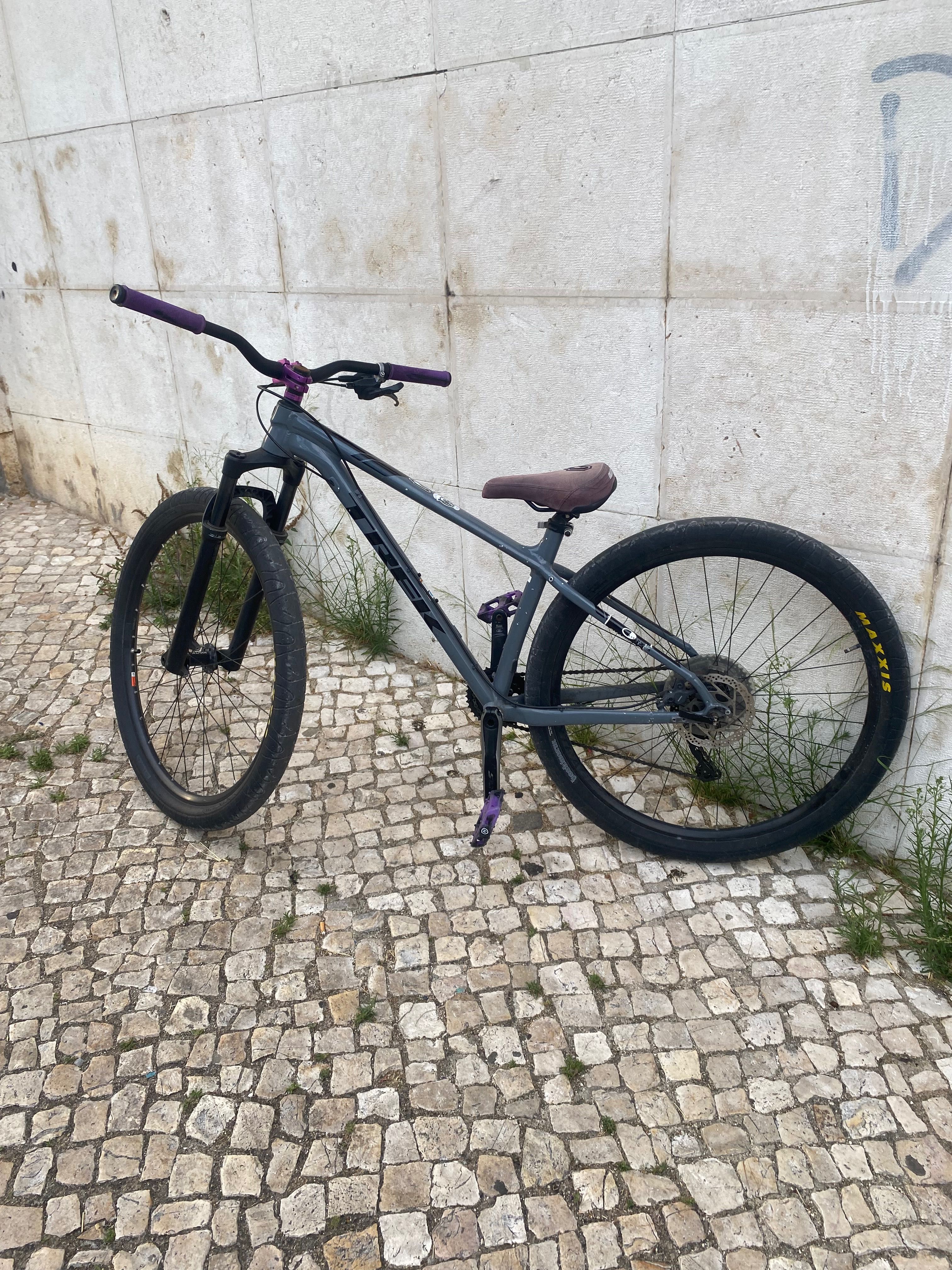 Bike 29 para freestyle de rua toda equipada da melhor forma