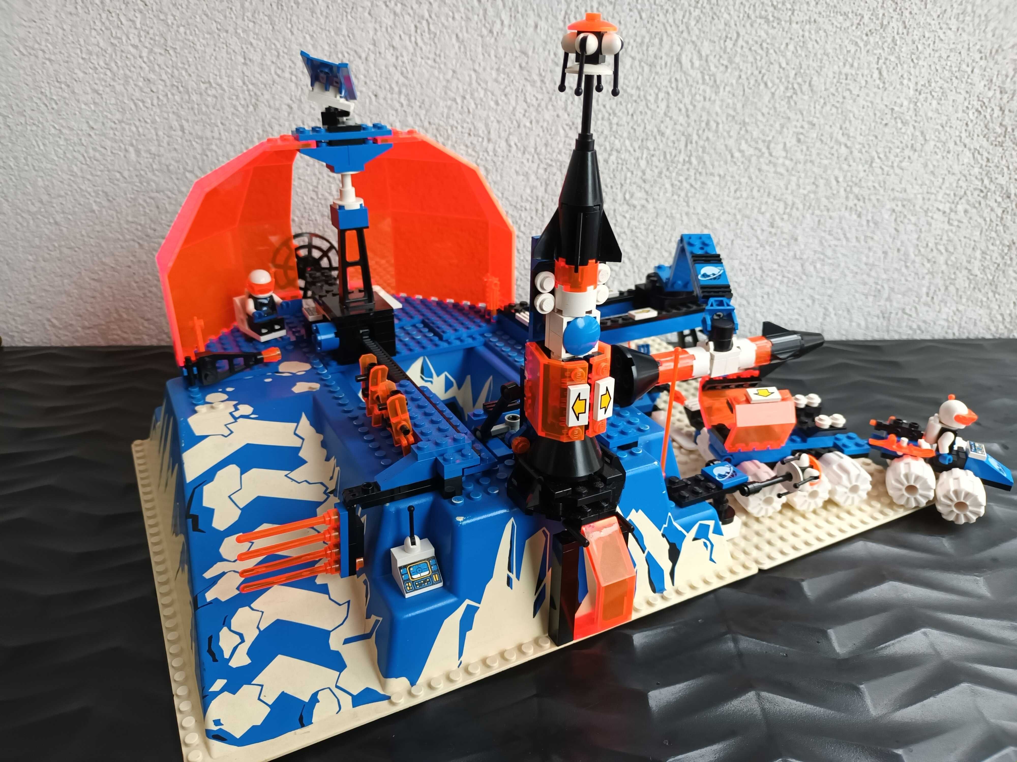 Klocki LEGO Space 6983 - Centrum dowodzenia Lodowej Planety