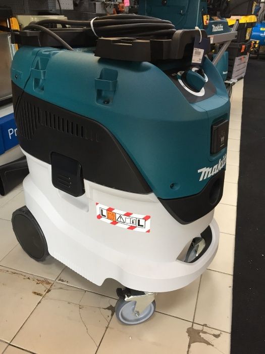 Aspirador 42L 1400W Makita VC4210LX