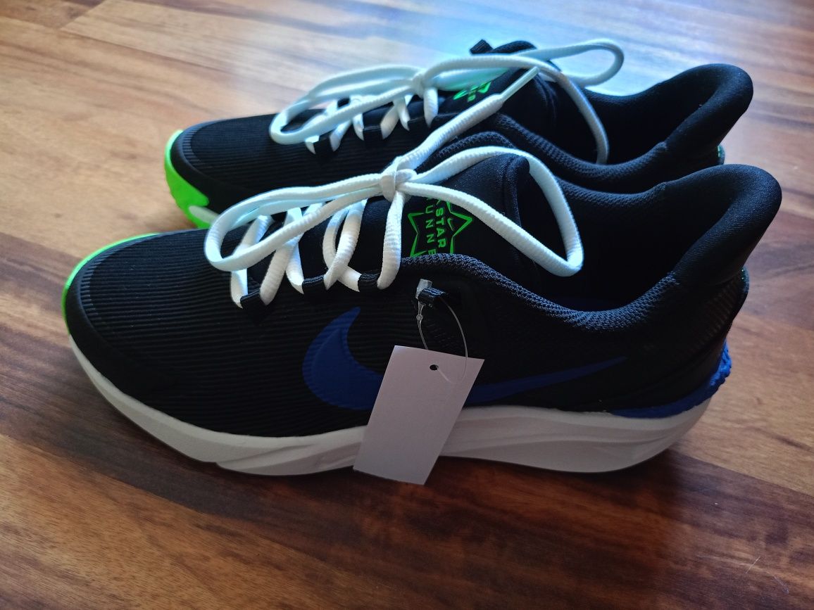 Оригінальні кросівки Nike Star Runner
