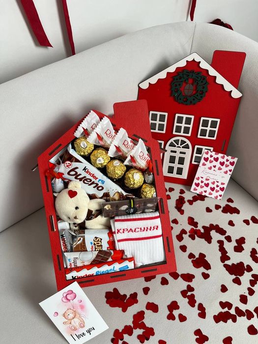 Солодкий новорічний подарунок для дочки подарунковий бокс Будиночок