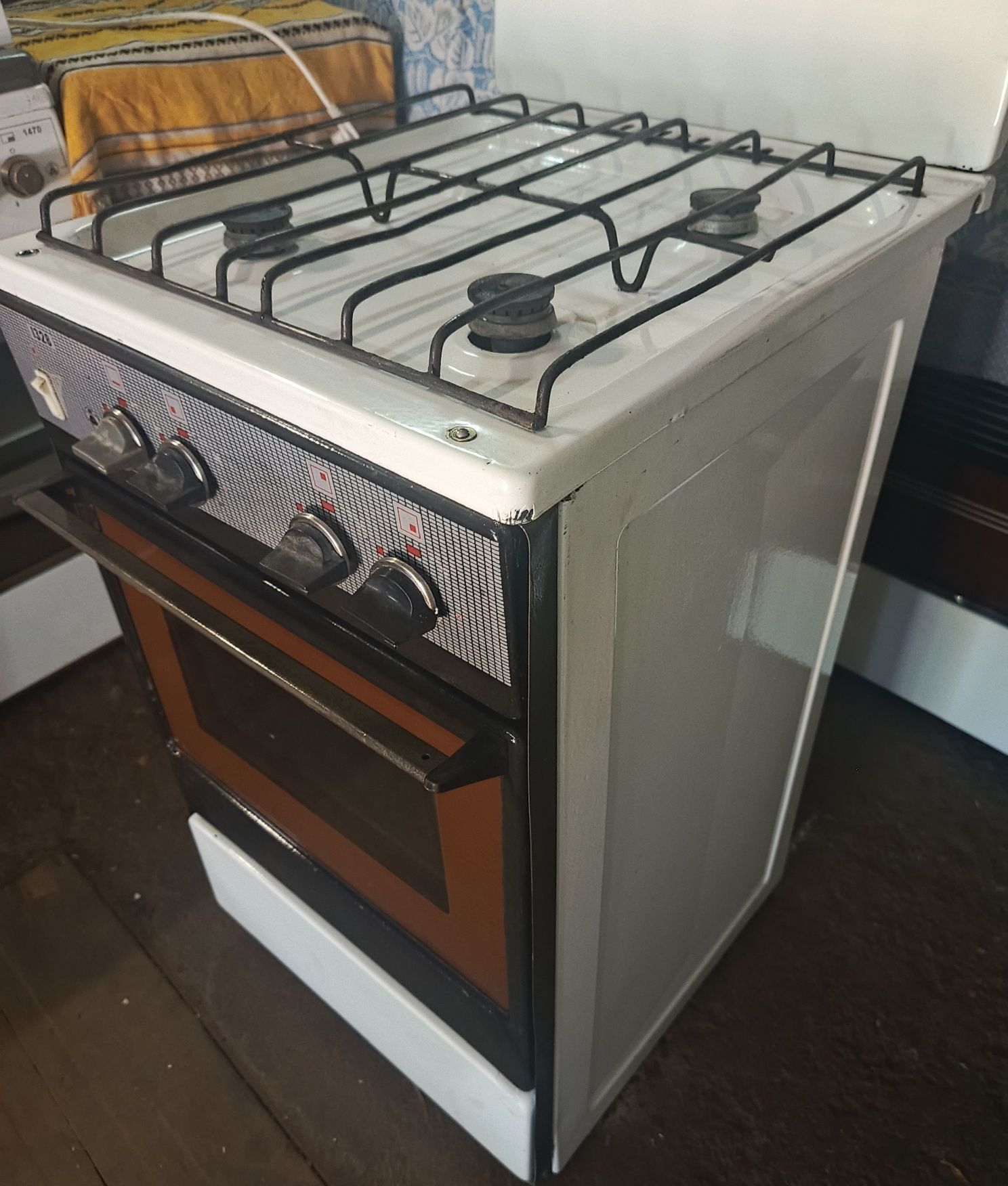 Продам газовую плиту