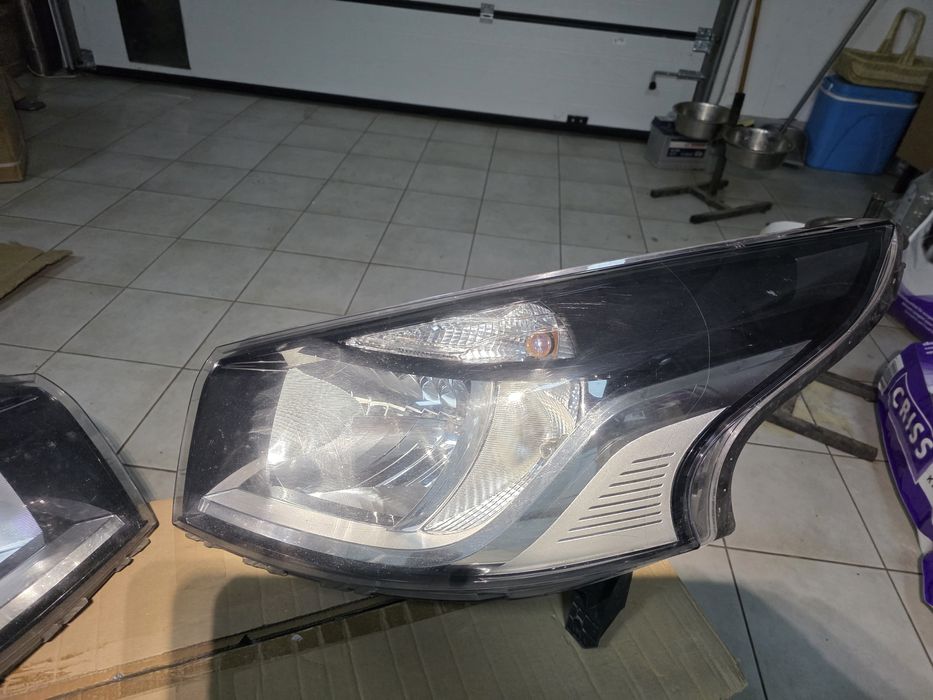 Фара Renault Trafic 3