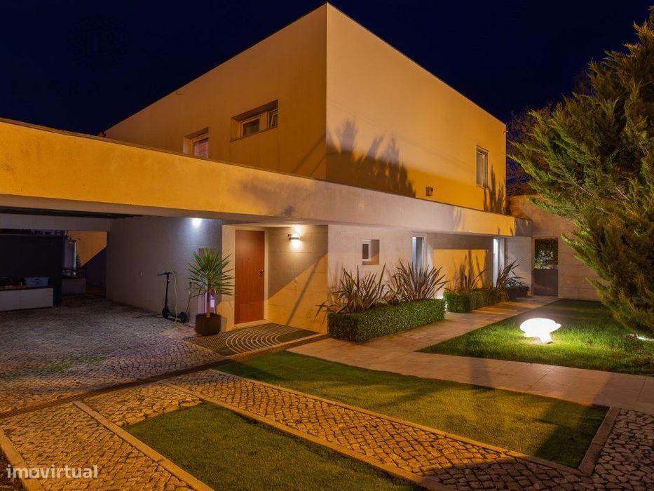 Moradia T4 |Linhas Modernas | Jardim | Luminosa | Para Viver Dentro...