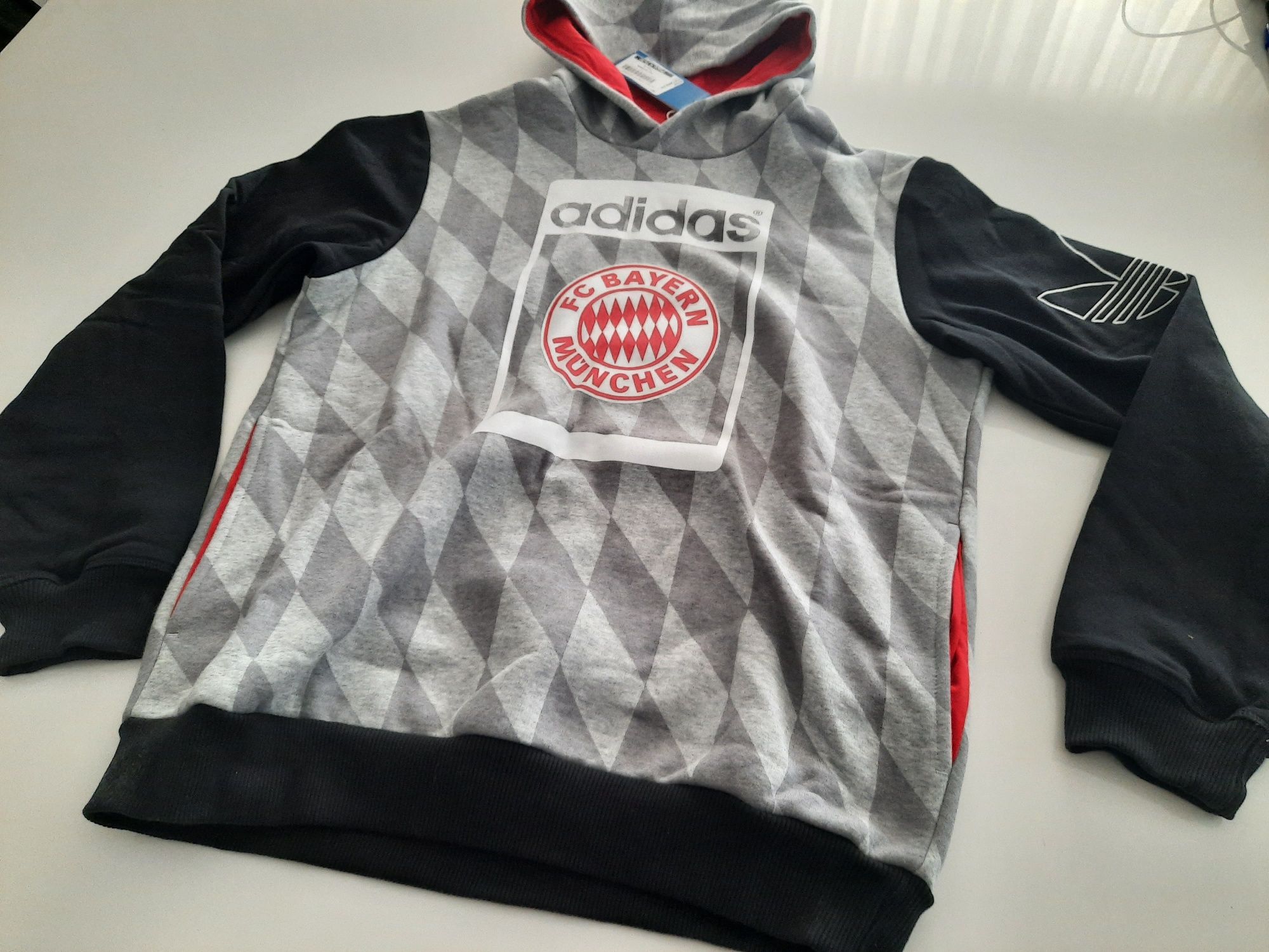 Sweatshirt Adidas Originals Bayern Munique. Nova.