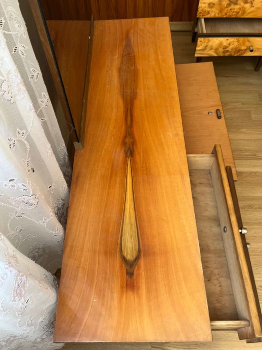 Komplet mebli z PRL : łóżka x2, szafa, szafki nocne x2, toaletka