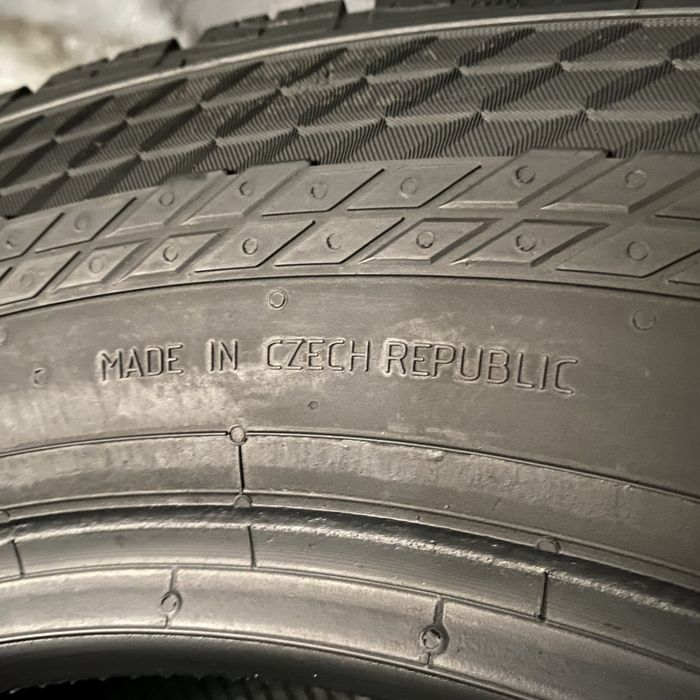 Шини 215/65/16с - 4шт Continental VanContact4Season