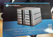 12 baias para discos SATA FS212