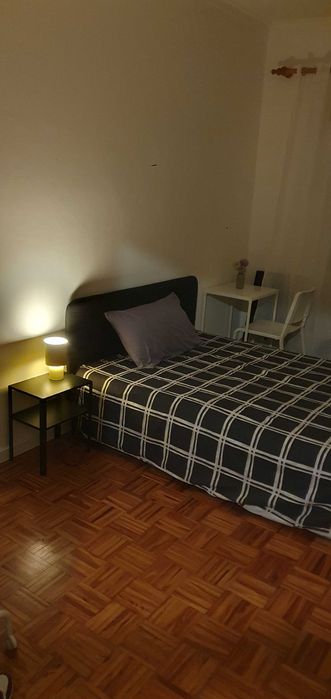 Quarto pra arrendar em Alverca