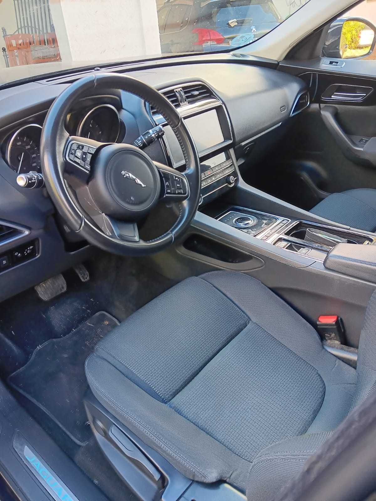 Jaguar F-Pace Automóvel Impecável