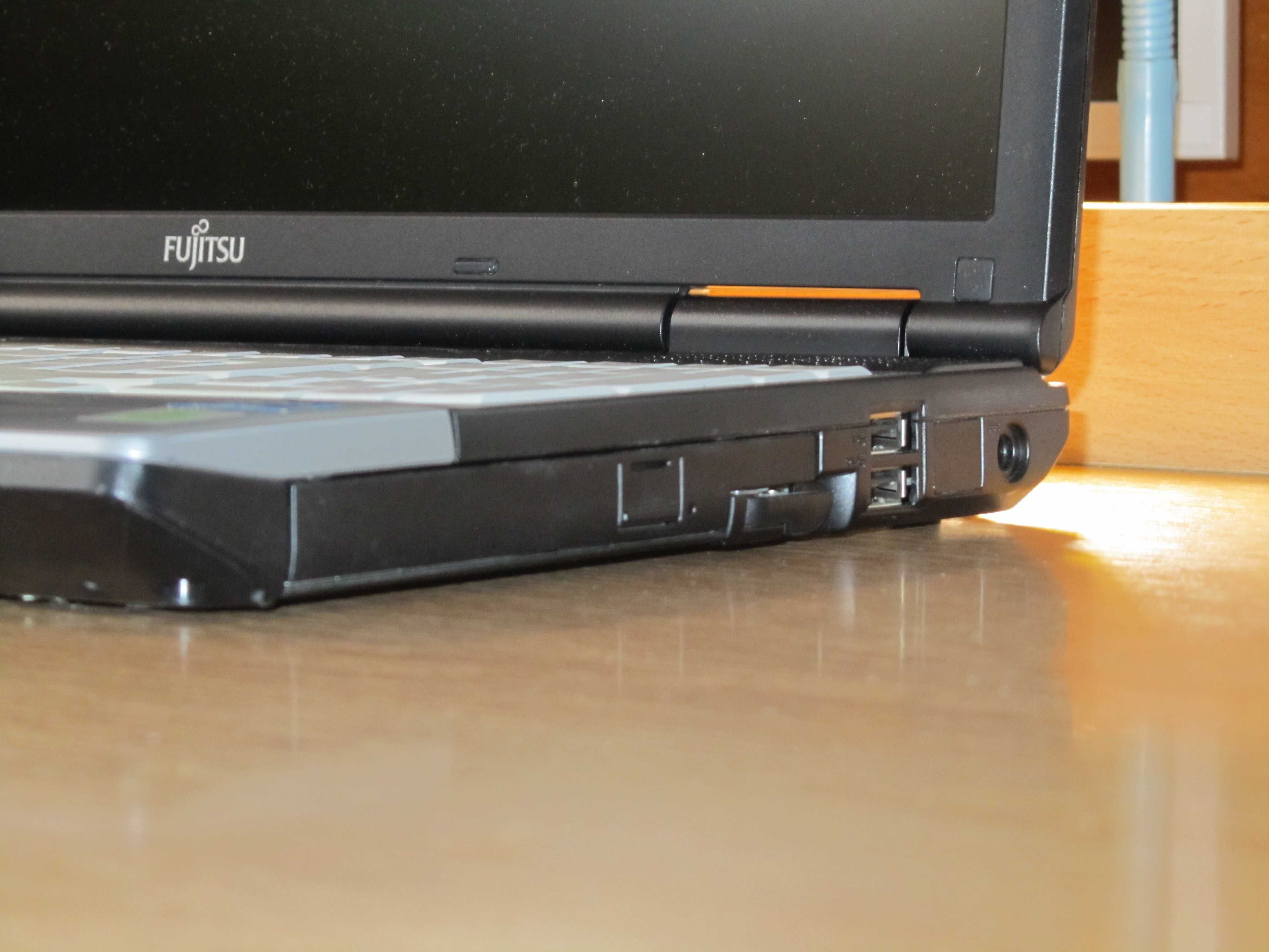 Fujitsu E752 Intel i5-3340M 8 ГБ DDR3 HDD 500 ГБ Акумулятор: Знос 0%