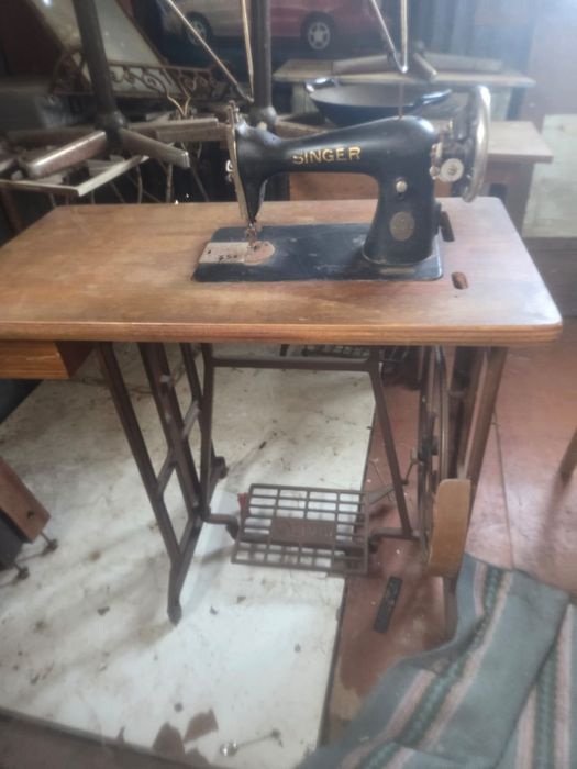 Maquina de costura oliva com movel
