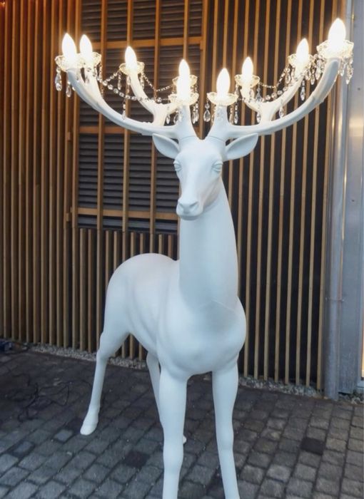 Lampa podłogowa jeleń