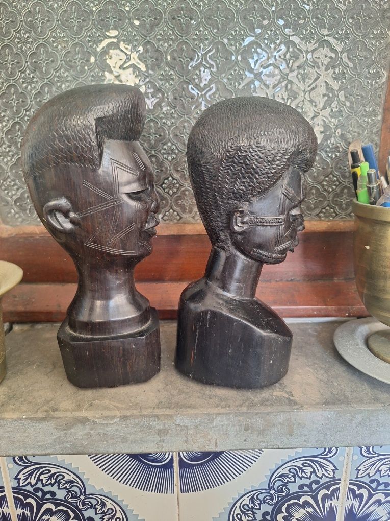 Bustos africanos pau preto