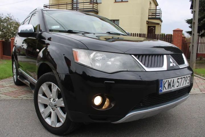 Mitsubishi Outlander PIĘKNE_CZarne_7Osób_ZERO Rdzy_Napęd4x4~MANUAL+Bogata Wersja_Super STAN