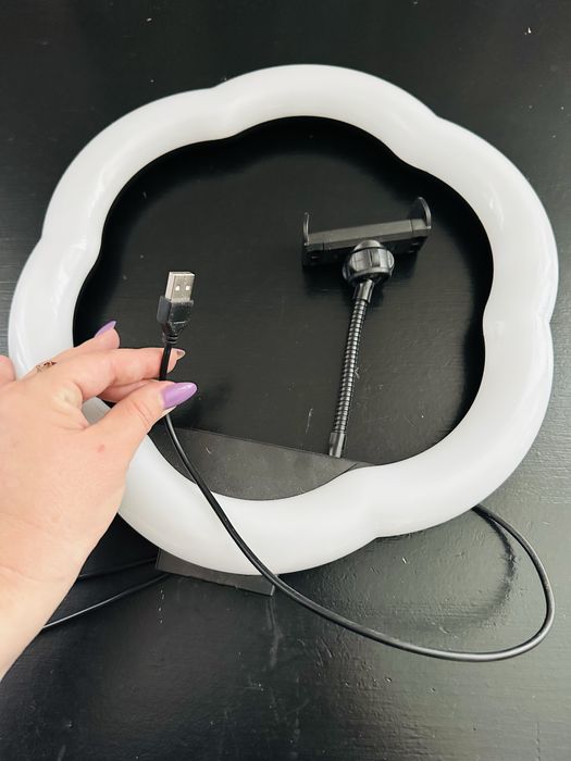 Світодіодна кільцева лампа