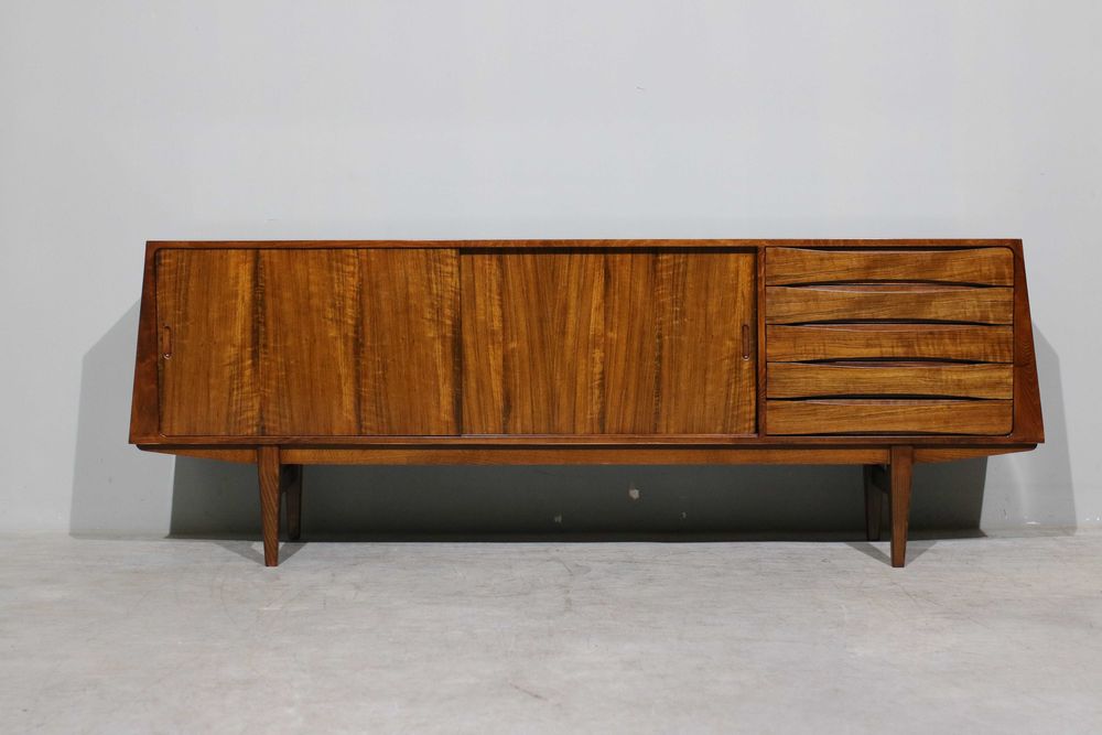 Aparador nórdico em mutene | Design Mid-Century Modern