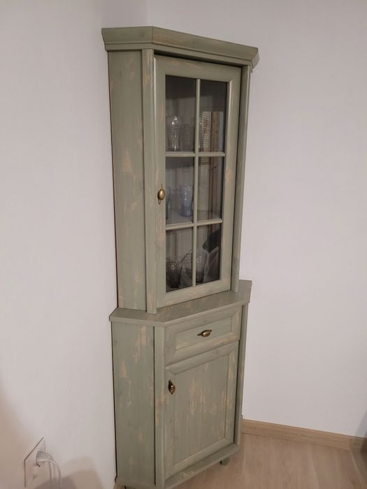 Szafka narożna z półkami