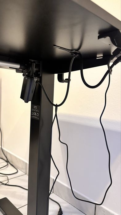 Biurko z regulowaną wysokością