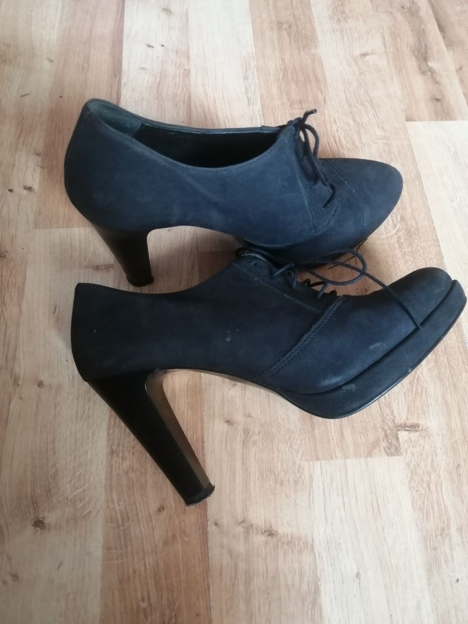 Buty na obcasie dla kobiet