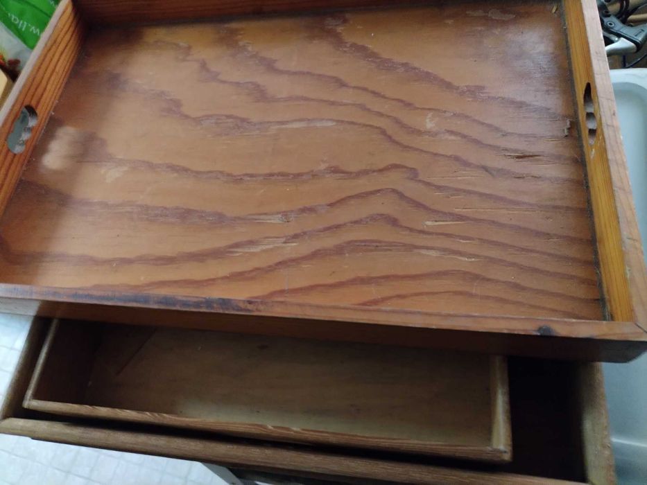 vários tabuleiros em madeira e acrílico