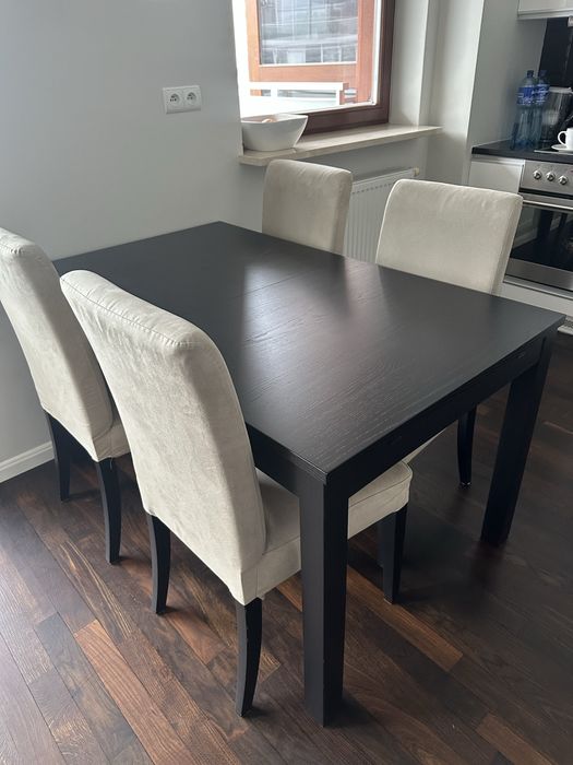 Stol dla 6 osob, rozkladany wraz z 4 krzeslami