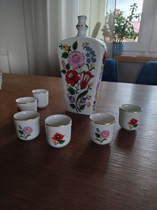 kalocsa porcelanowa karafka i kieliszki 6szt