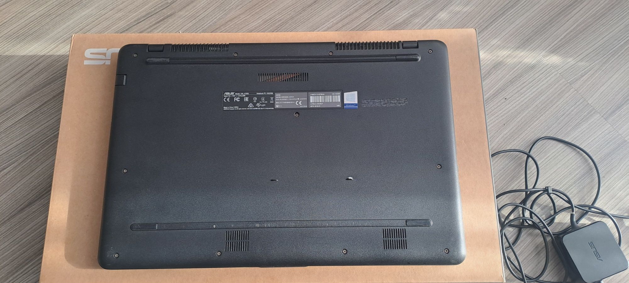 Laptop ASUS   17