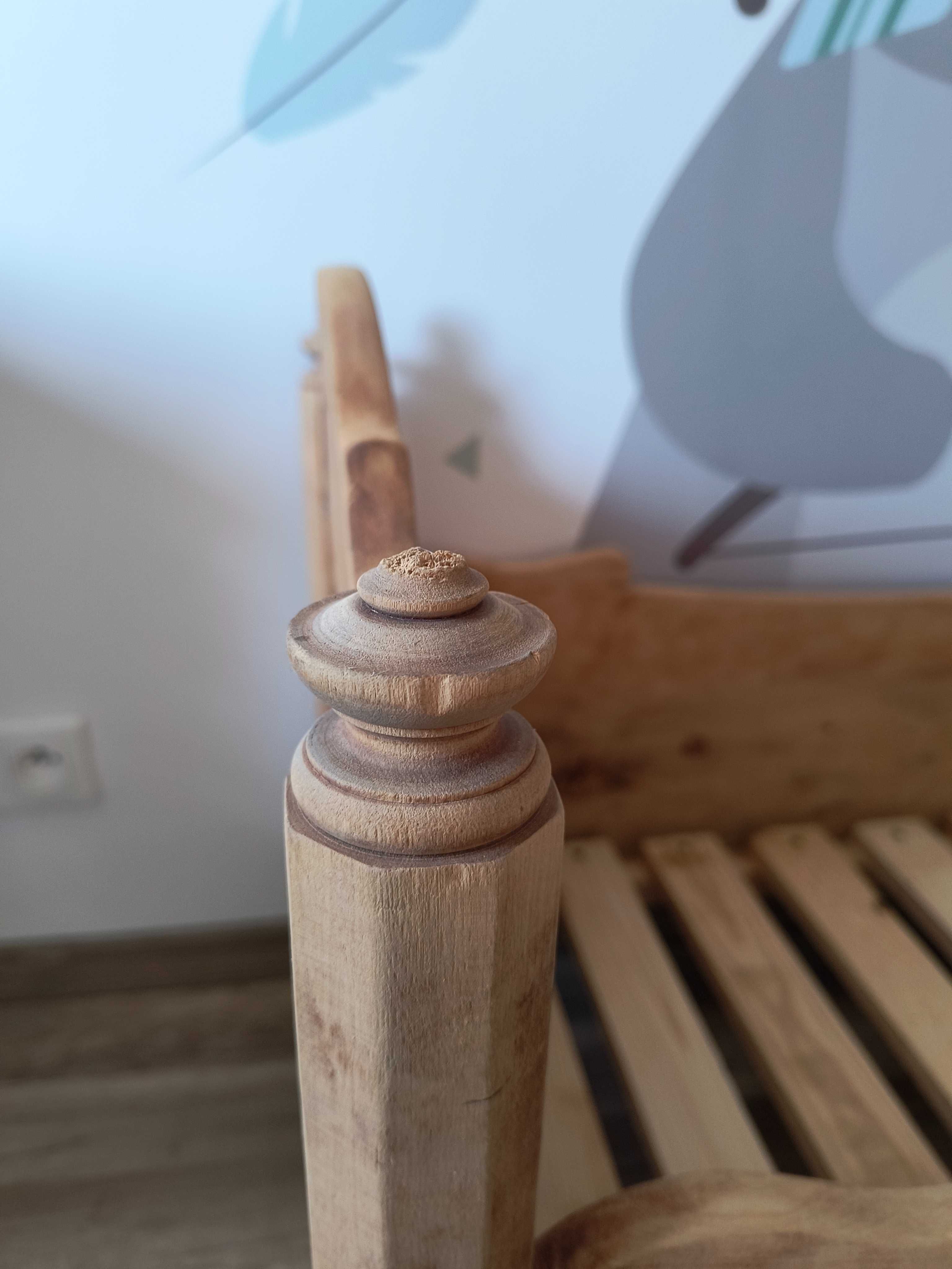 Zabytkowe łóżeczko niemowlęce