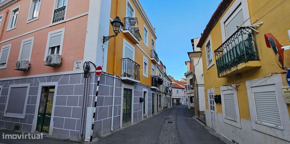 Prédio junto à Baía do Seixal, Vende-se!! Investimento!