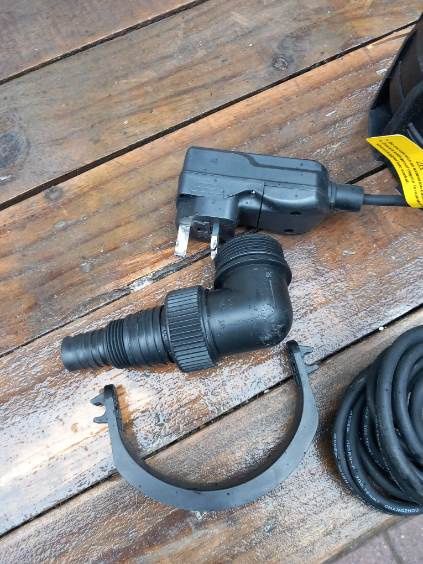 Pompa z pływakiem zatapialna głębinowa Titan 750 W 14000 l/h