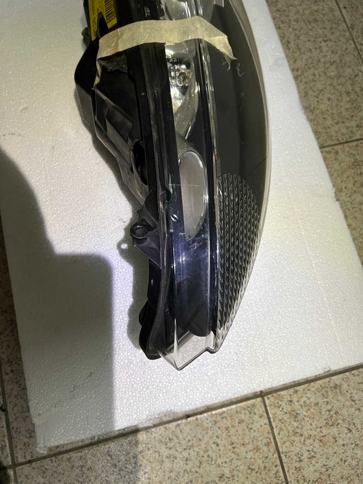 Farol otica Ford fiesta esquerda