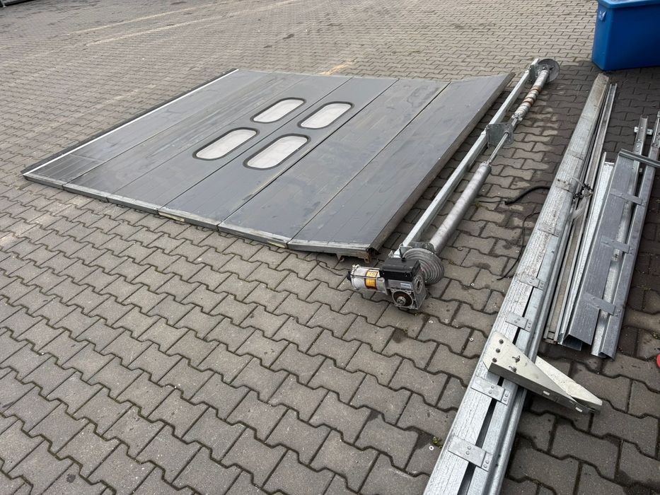 Brama 2.85x3.25 segmentowa elektryczna pionowego otwierania