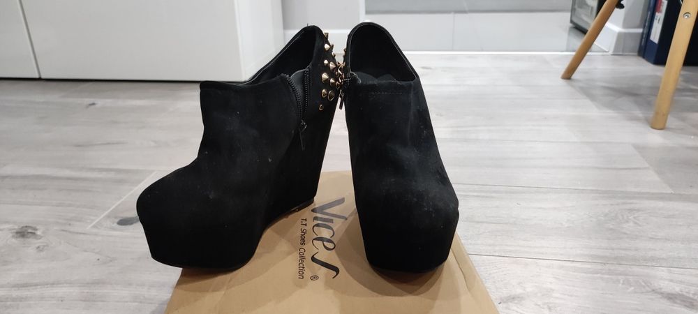 Botki na koturnie 37