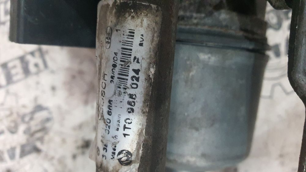 Трапеція дворников, моторчик склоомивача Volkswagen Touran, права