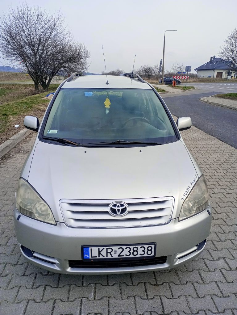 TOYOTA  Avensis Verso